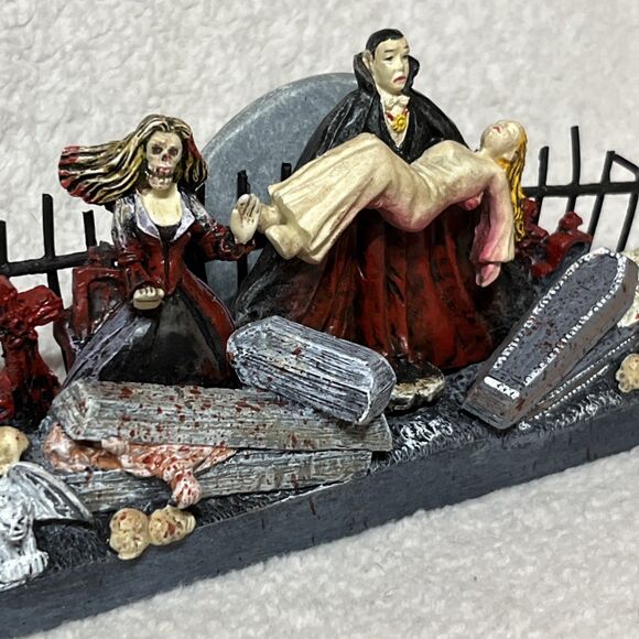 "Hawthorne Village “ The Vampire Blood Feast” Gondola The Horror Express A0808 - Picture 3 of 7